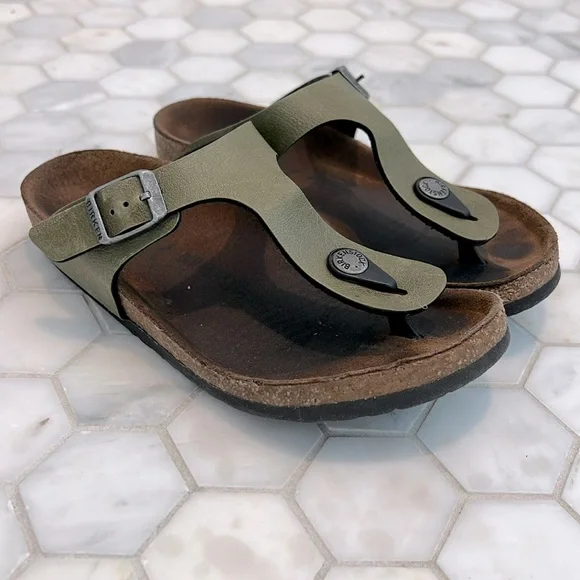 Birkenstock gizeh olive green hot sale